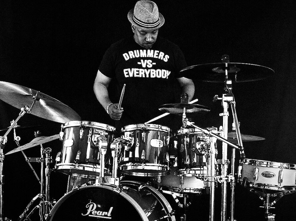 DRUMMERS VS EVERYBODY TEE(black)