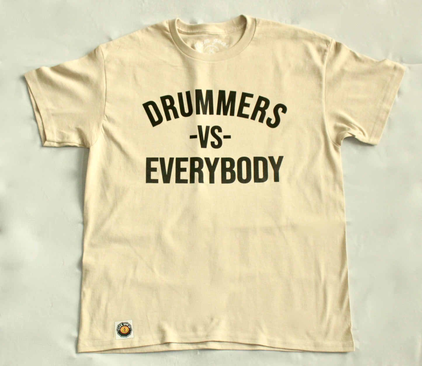 DRUMMERS VS EVERYBODY TEE(neutral)