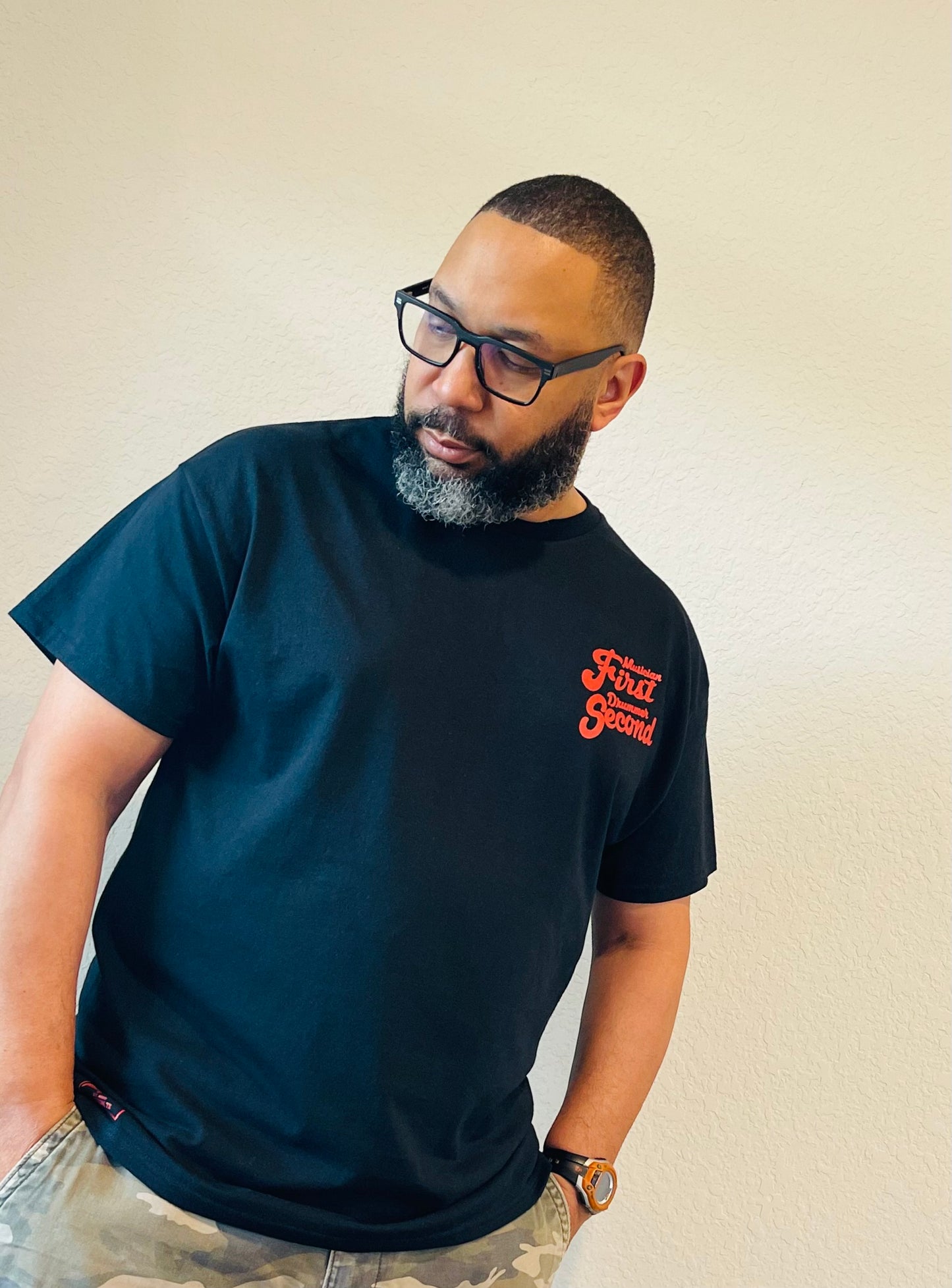 MUSICIAN FIRST DRUMMER SECOND TEE (black/red)