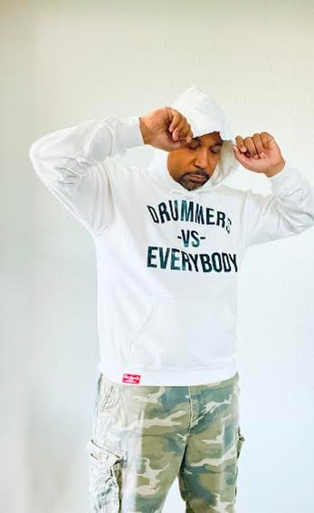 DRUMMERS VS EVERYBODY HOODIE arctic white